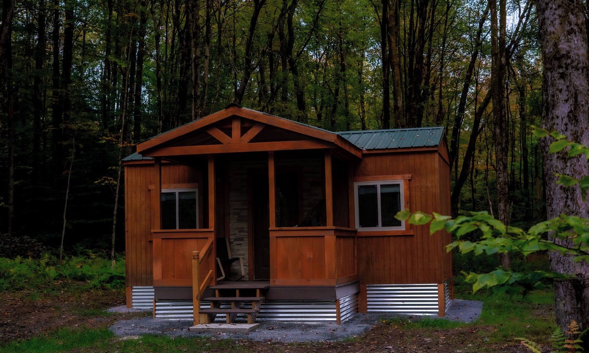 Durhamville Cabin | Delightful 1 Bedroom Glamping cabin in Camden awaits you - Shared Bathroom cabin
