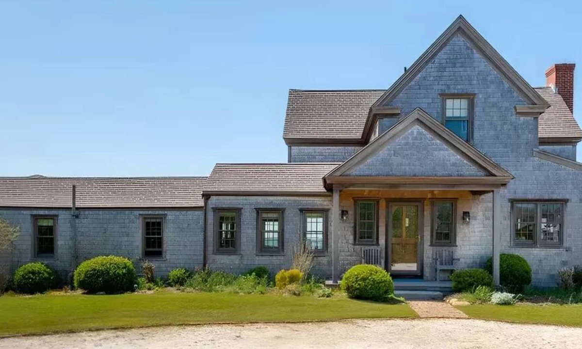 Wauwinet House | Delightful house located on the "head of the harbor" in Wauwinet