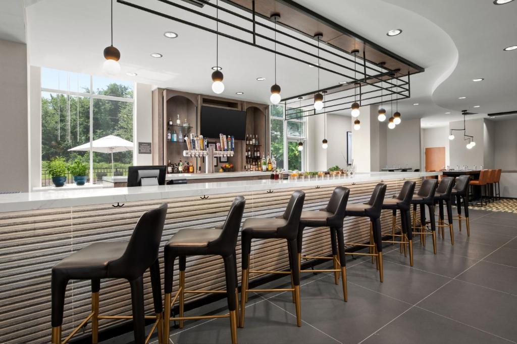 Colonial Heights Hotel | Delta Hotels by Marriott Colonial Heights