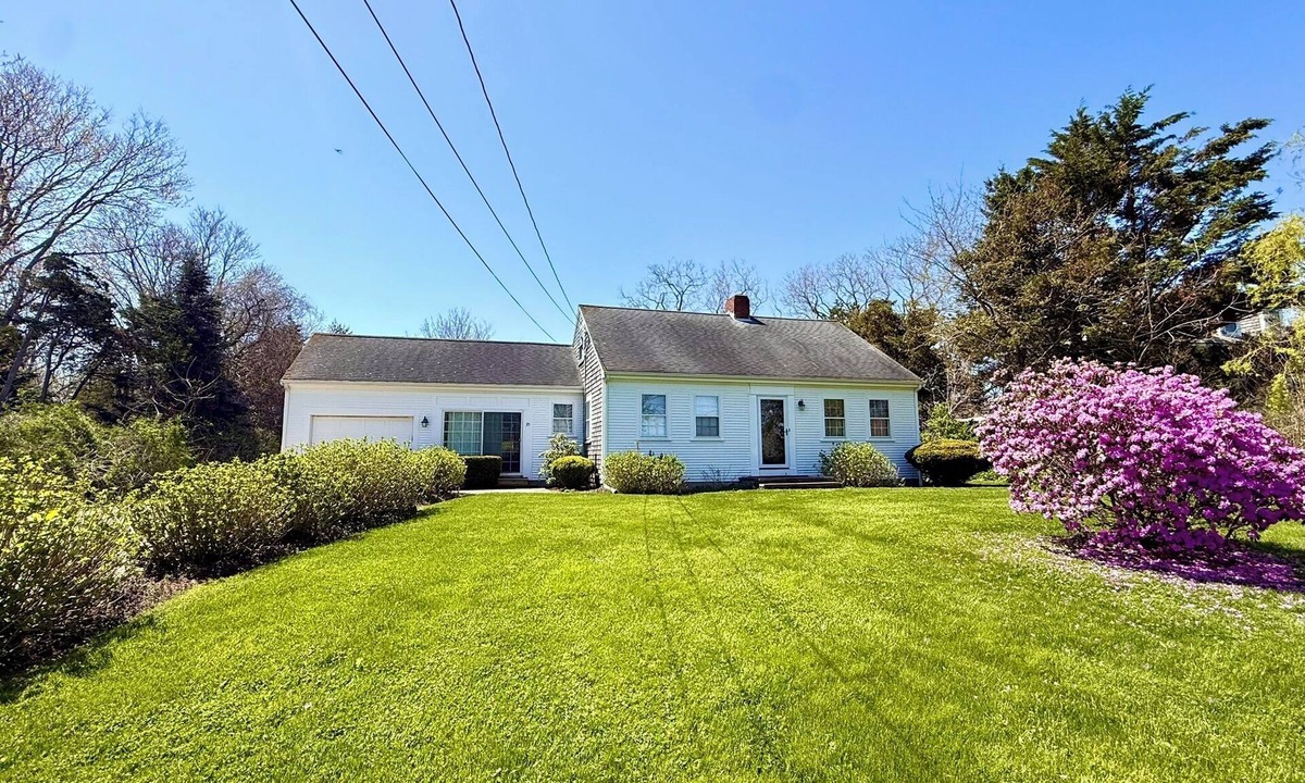 Dennis House | Dennis - Walk to 2 Beaches - NEW LISTING - CCP 150