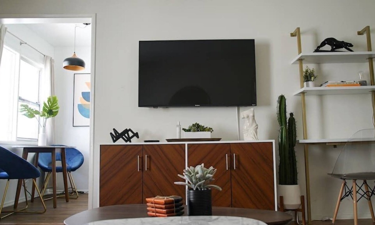 West Los Angeles Apartment | Designer 1BR | Patio | King Bed | Sawtelle | West LA