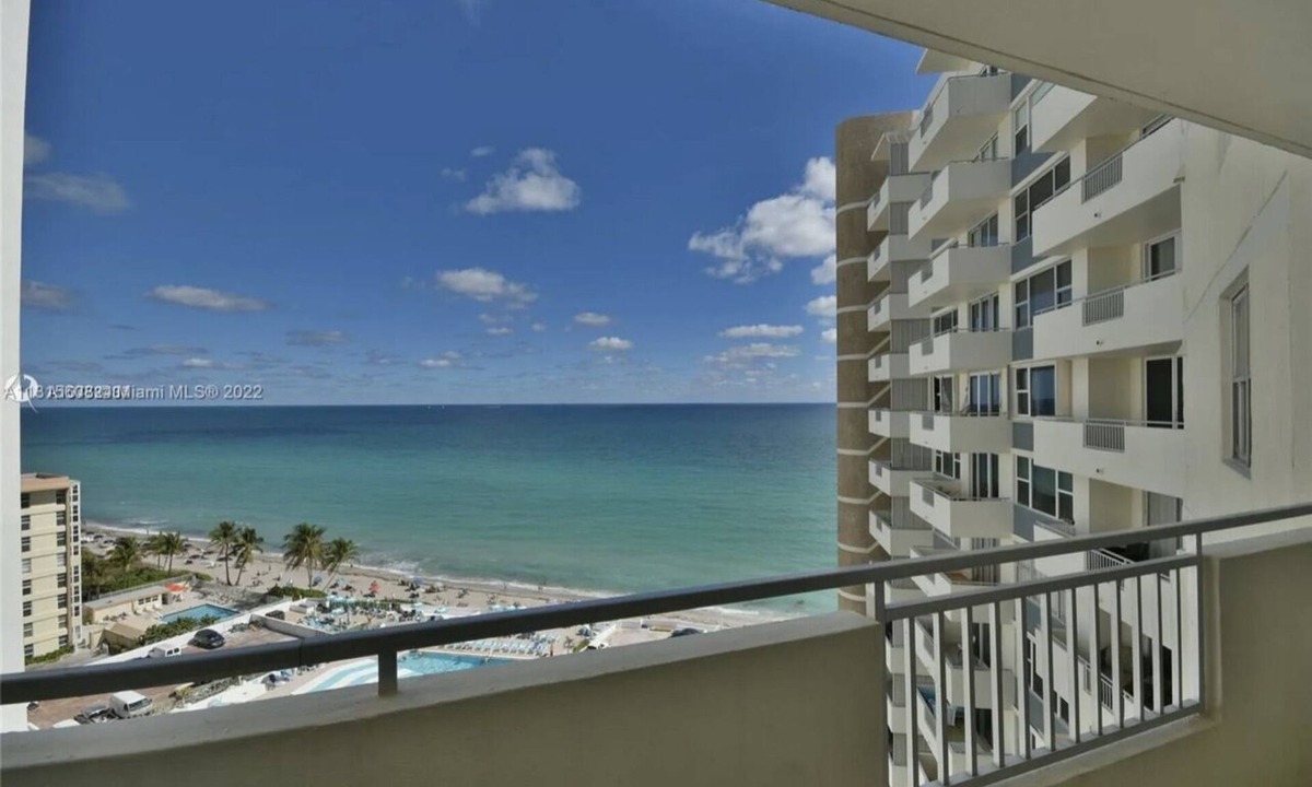 Hallandale Beach Condo | Direct Ocean views . Fully furnished 2 bedroom Condo in Hallandalle beach