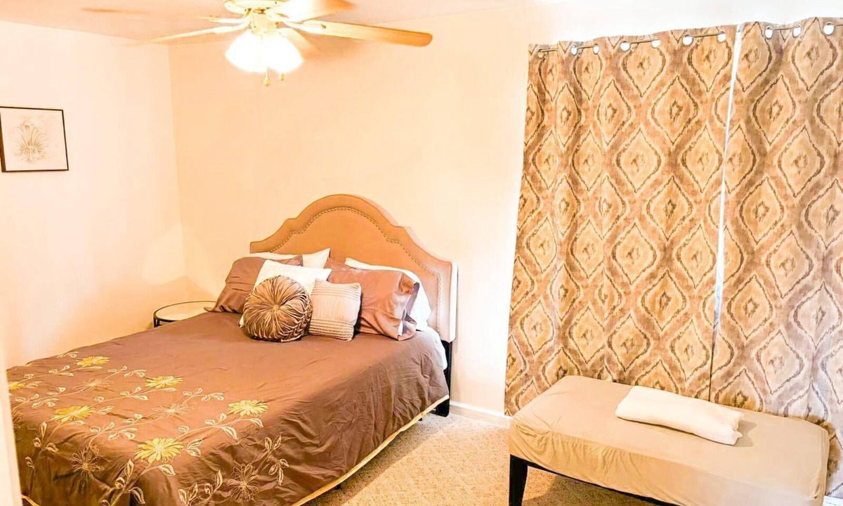 Virginia Beach House | Discover Serenity at Ocean Breeze Haven: Your Perfect Retreat in Virginia Beachn