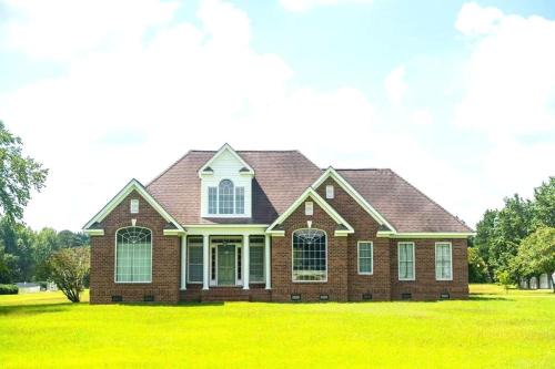 Benson Apartment | Discover small-town charm and Southern hospitality