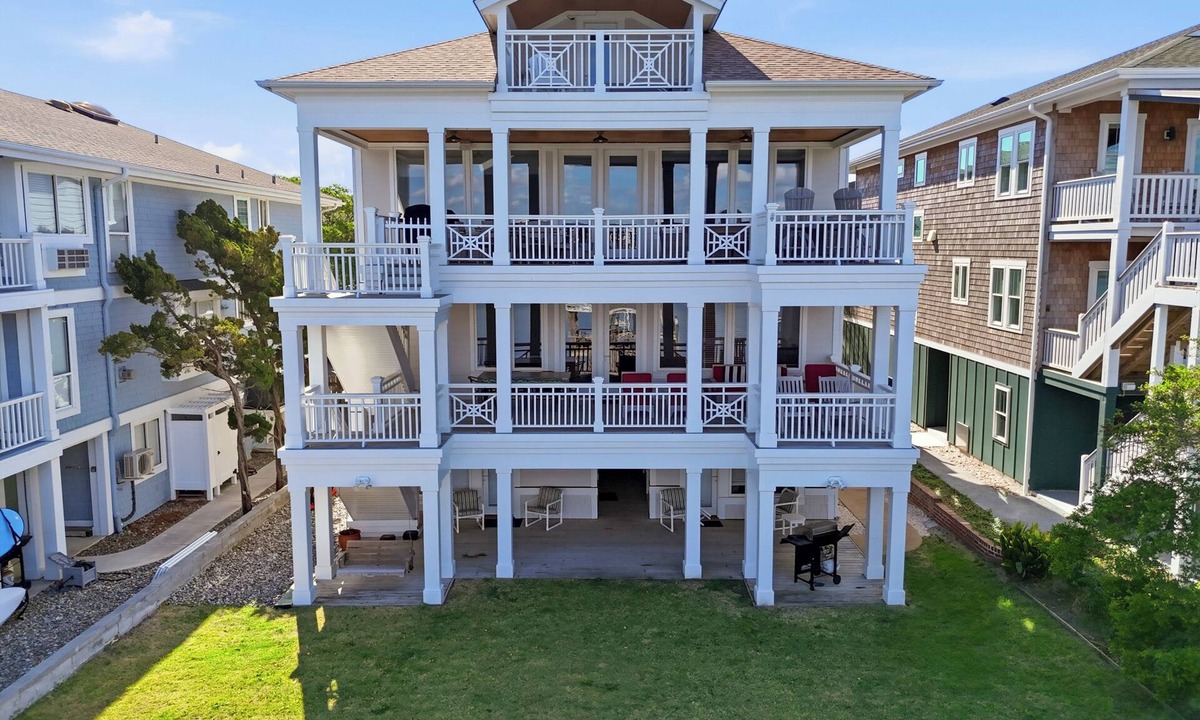 Wrightsville Beach House | Dockside. A Sound front home with boat slip in the heart of WB!