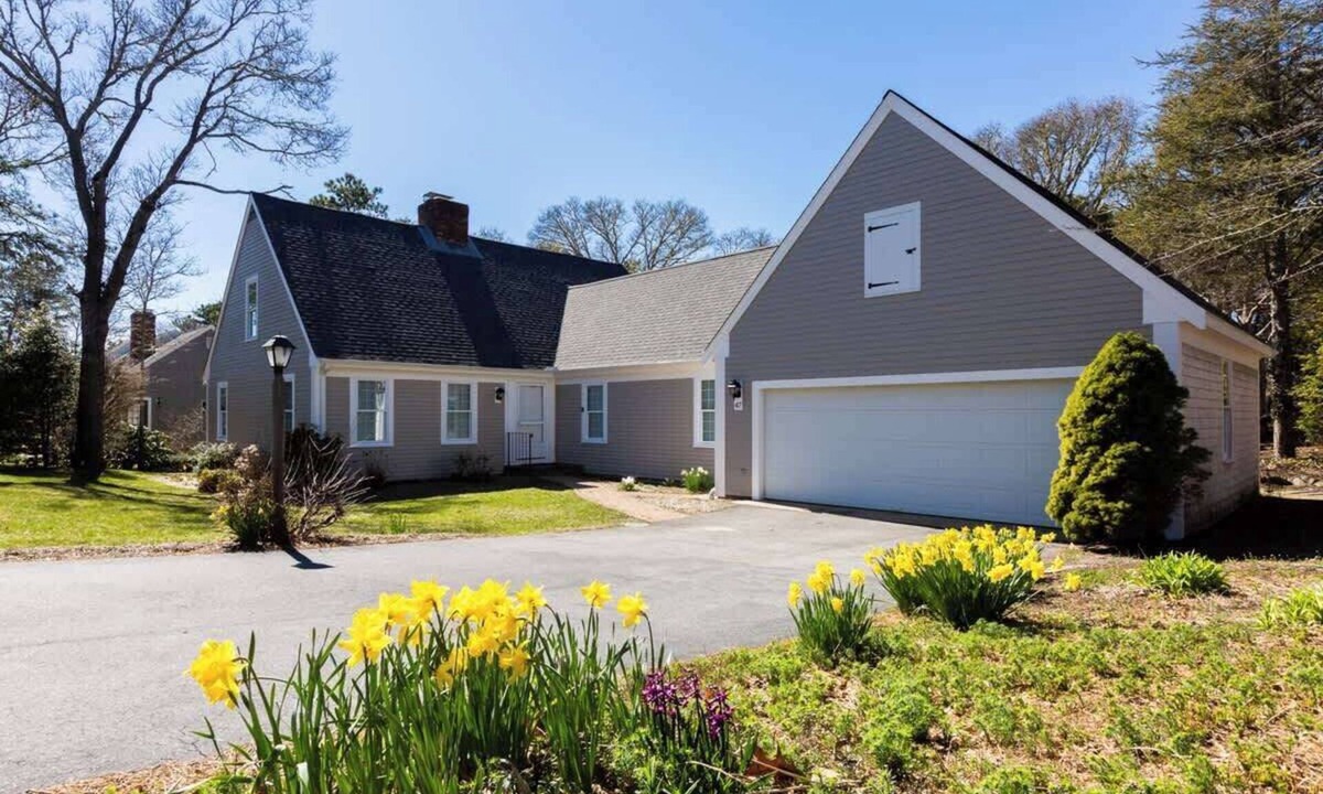 Chatham House | Dog Friendly Chatham 4 Bedroom, A/C