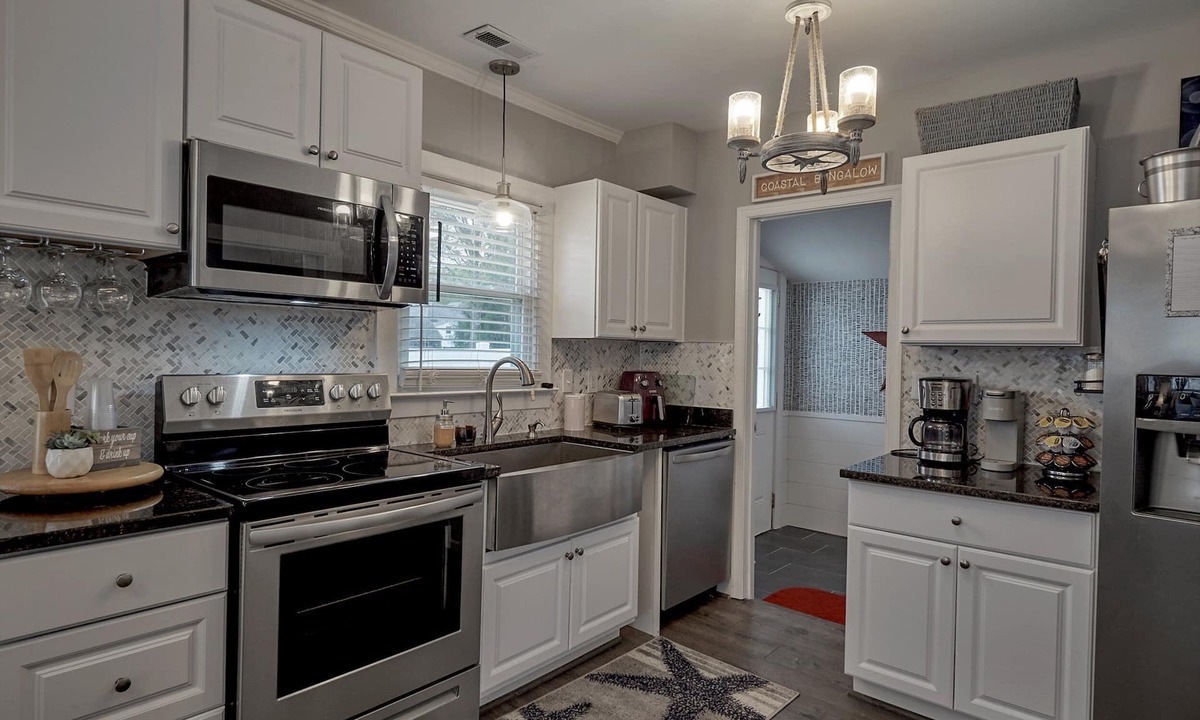 Hampton Cottage | Dog-friendly fenced 2BR/1.5 bath cottage, 2 blocks to beach, near military bases