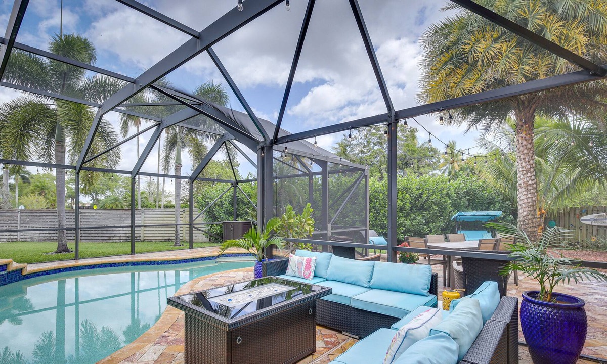 Margate House | Dog-Friendly Margate Home w/ Lanai + Hot Tub!