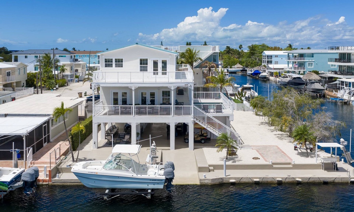 Cross Key Waterways House | Dolphin Paradise: Pool, Elevator, Waterfront with Dock