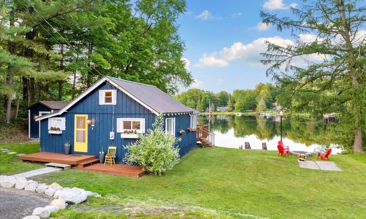 Remsen House | Don't let Summer slip away. There is still time in August. Great for couples!