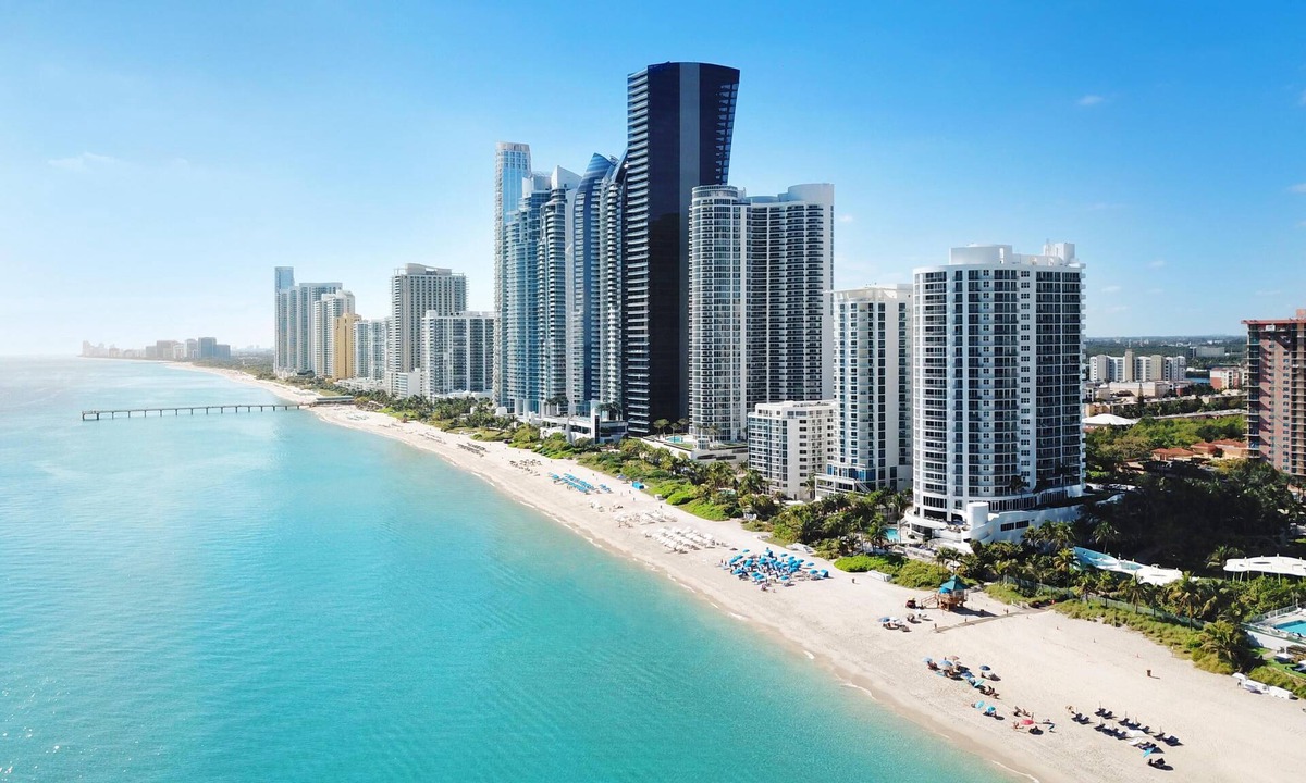 Sunny Isles Beach Resort | DoubleTree Resort & Spa by Hilton Ocean Point-N. Miami Beach