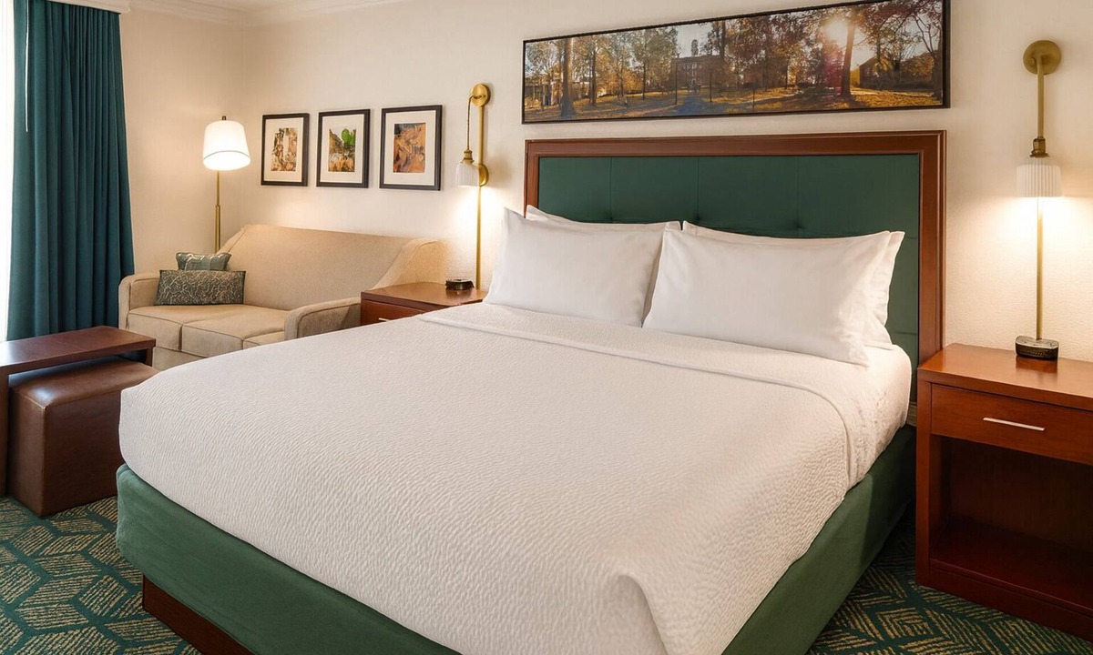 Athens Hotel | Downtown Athens Stay | 1 King Bed | Seasonal Pool