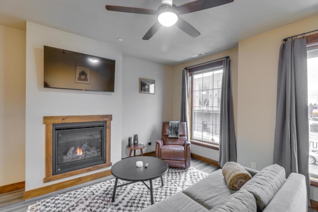 Columbia Falls House | Downtown Columbia Falls Condo: 16 Mi to Ski Resort