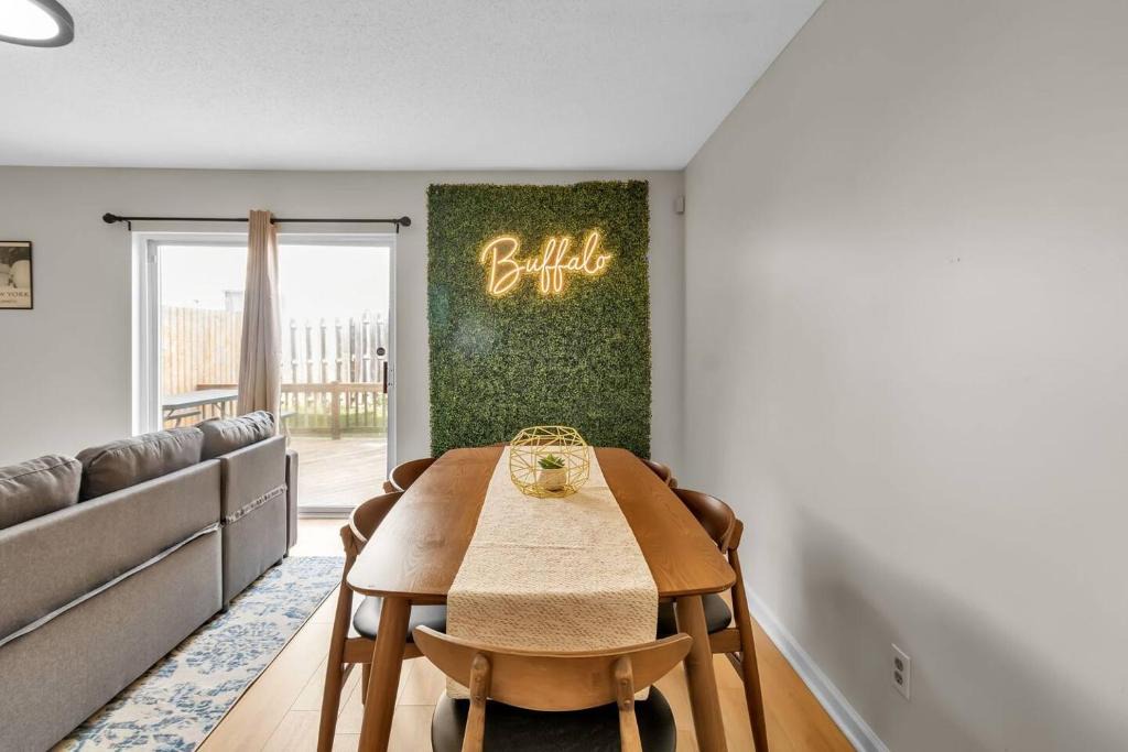 Willert Park Apartment | Downtown & Upscale