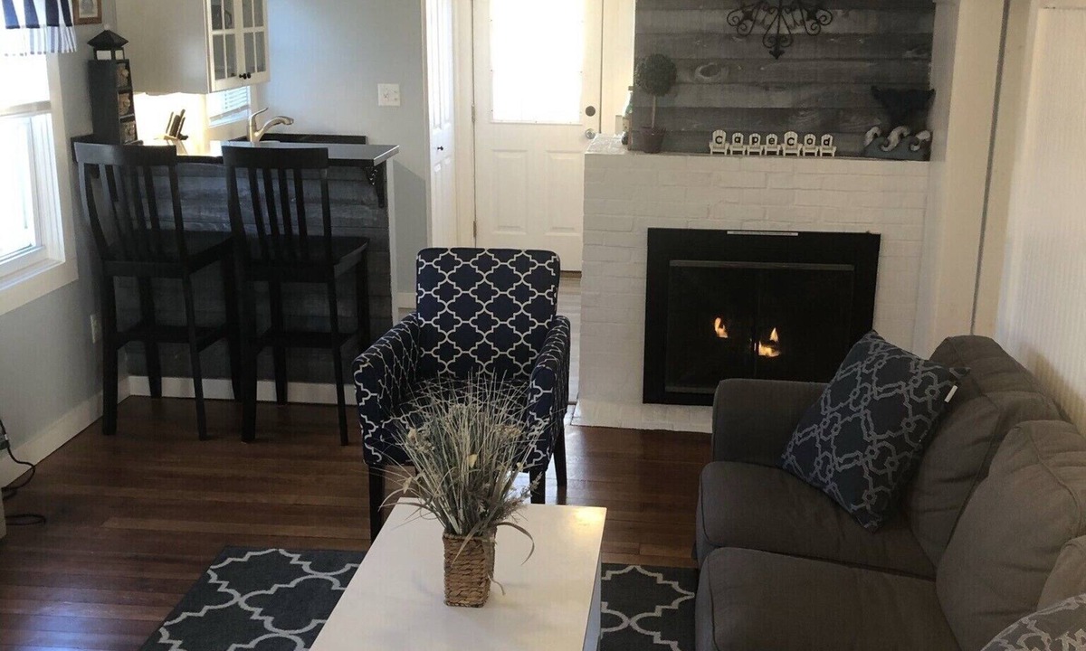Dennis Port Cottage | Driftwood Cottage- Cozy Gas Fireplace - Walk to beach