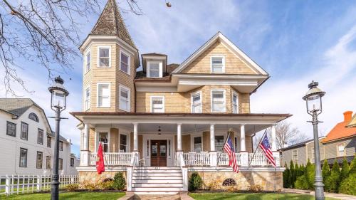 Cape May House | Duke Of Windsor - 7 Bedrooms Sleeps 26!