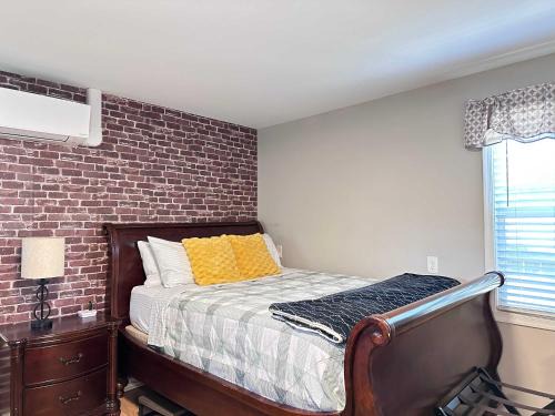 Museum District House | E3 Centrally located in Carytown fully fenced
