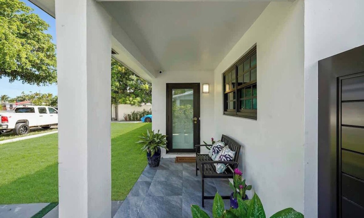 Melaleuca Gardens Apartment | East Beach Apart By Dream Vacation unit 2