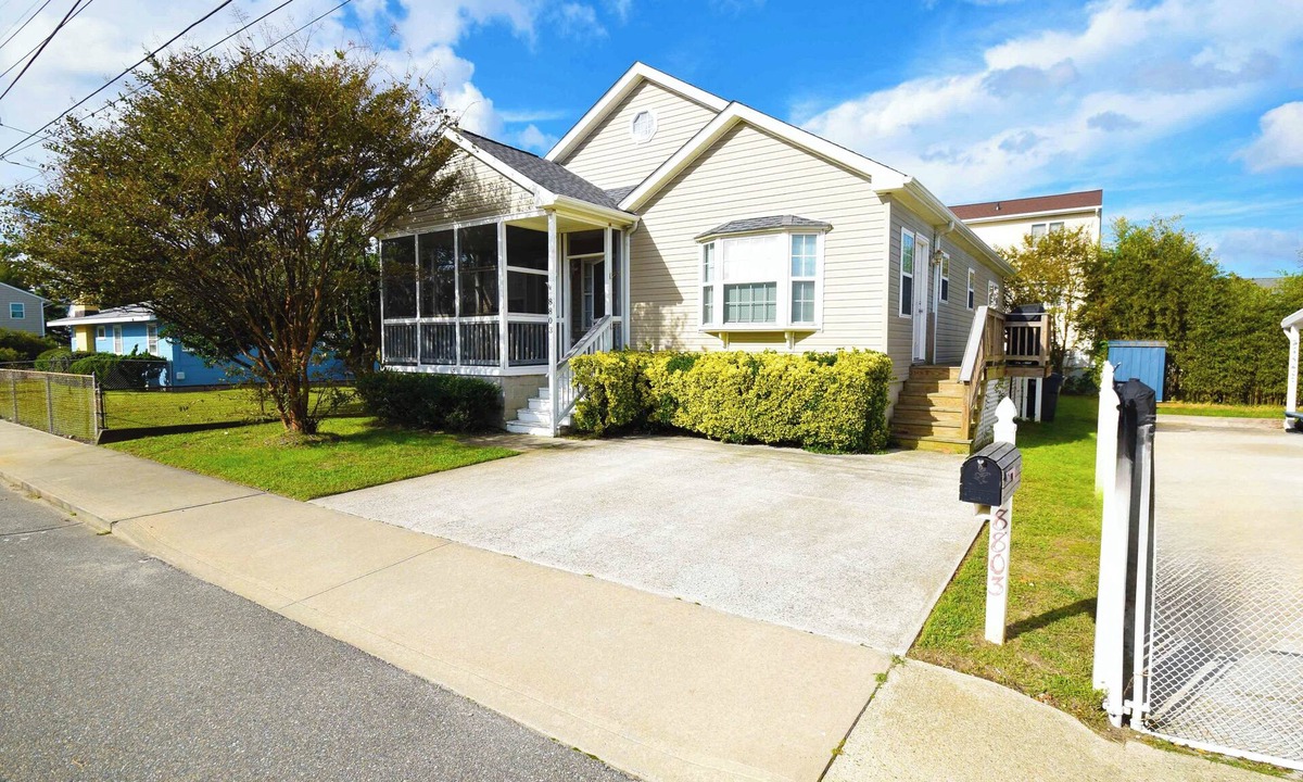 Little Salisbury House | East Biscayne 8803-Bayside 90th St, Free WiFi, W/D, AC