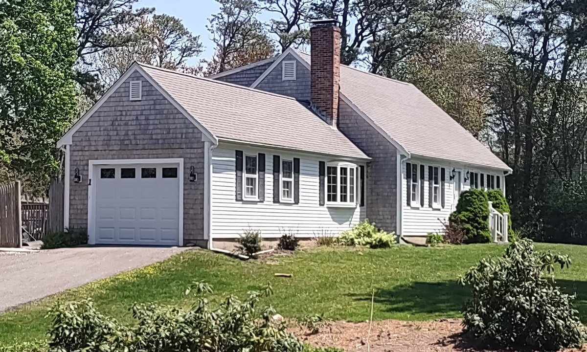 East Sandwich House | East Sandwich 7 room 4 bedroom 2 full baths parking close to beaches.