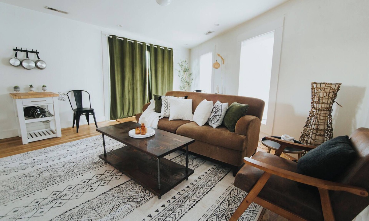 Belmont Apartment | Easy Walk to Downtown Mall, Bohemian Digs!