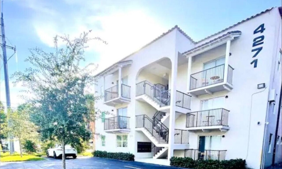 Flagami Apartment | Eco Stays