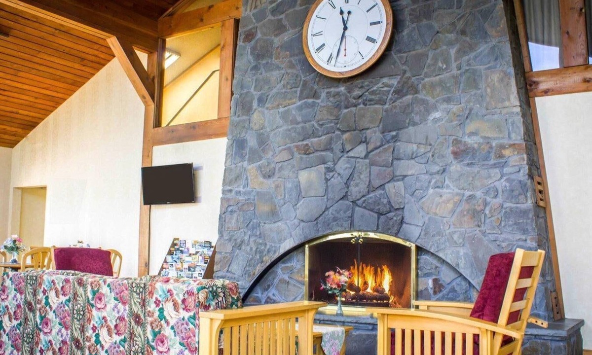 Colonie Hotel | Econo Lodge Inn & Suites Colonie Center Mall