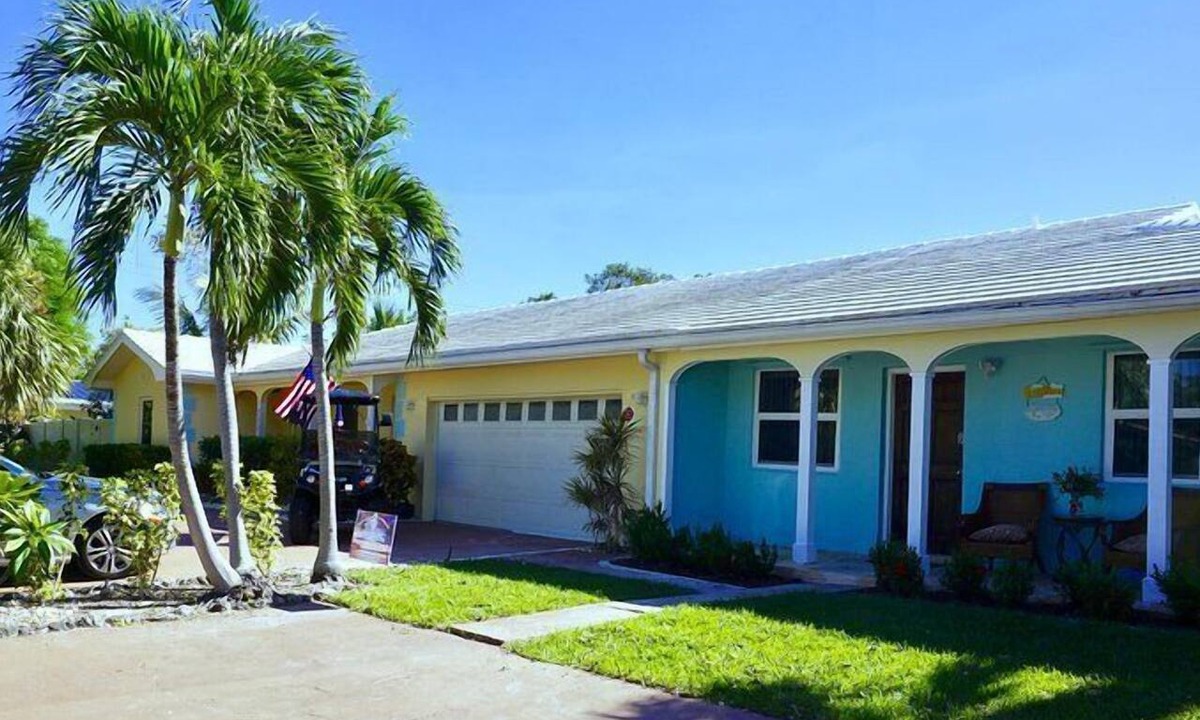 Lauderdale-by-the-Sea Apartment | Eden's Reef : 3bed/3bath