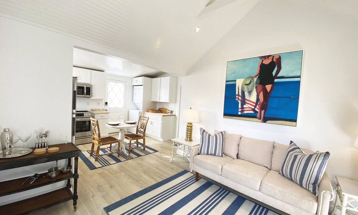 Katama Cottage | Edgartown Designer Cottage between Town & Beach.