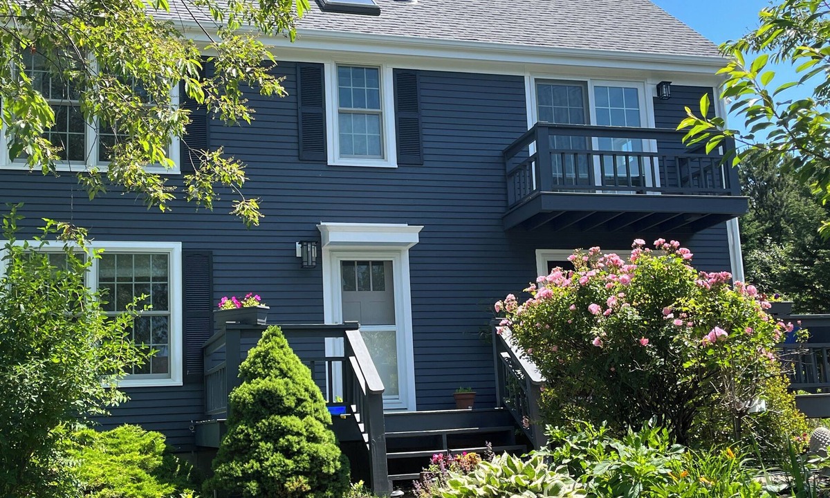 Provincetown Condo | Elegant and Beautiful 3 Bedroom unit in West End. Three cars parking - tandem