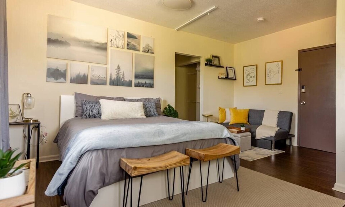 Little Haiti Apartment | Elegant Design Studio Free Parking & Wi-Fi great for long stays.