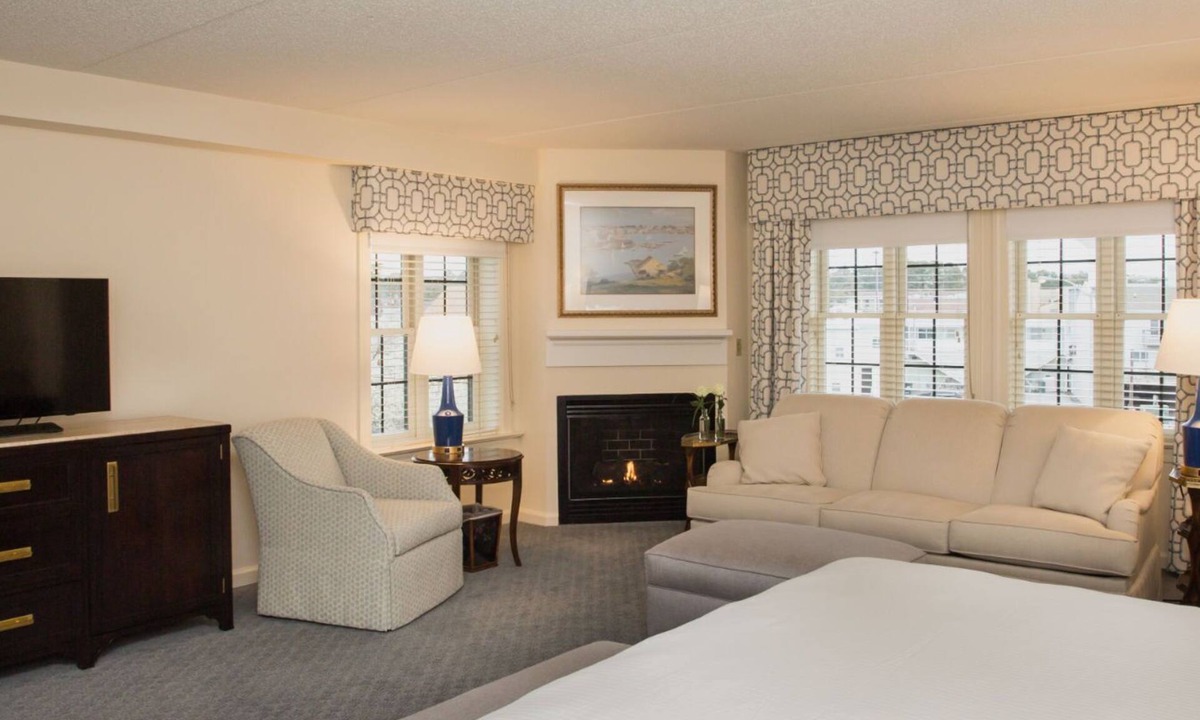 South Rehoboth Hotel | Elegant Junior Suite | Fireplace & Sleeper Sofa