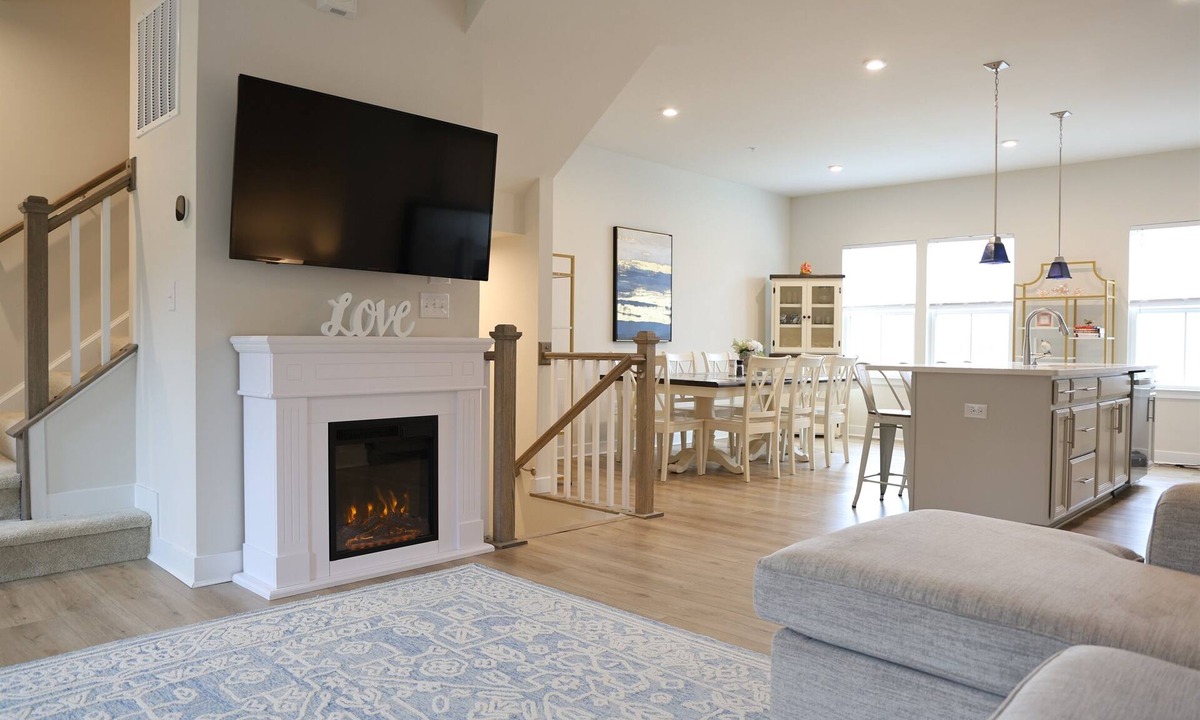 Bayside House | Elegant Resort Townhome w/Gym, Pools & Tennis