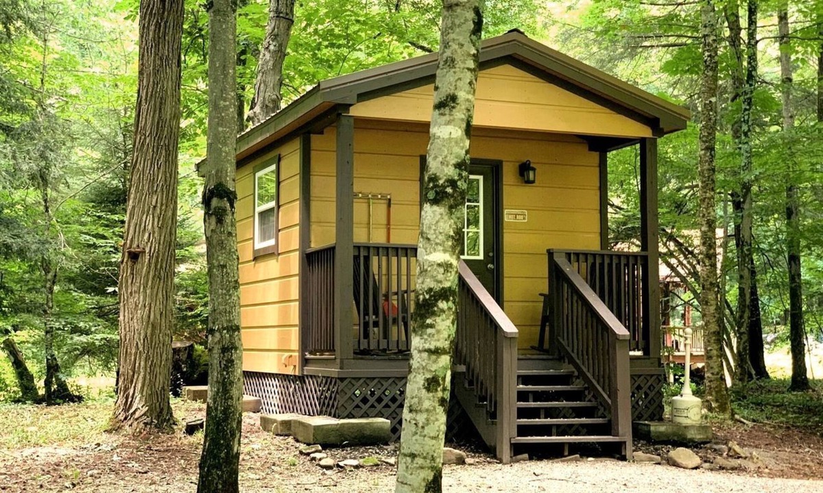 Mingo Cabin | Embrace Nature in this Cabin in Monterville, West Virginia