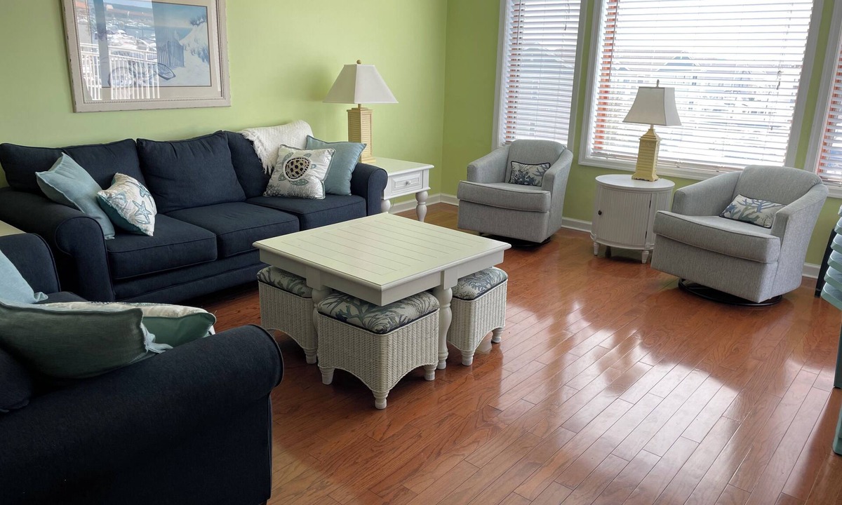 Wildwood Condo | Enjoy beautiful bay sunsets in this Marina Bay rental