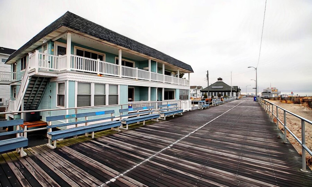 North End Condo | Enjoy the boardwalk, Ocean Views and beach at your door step