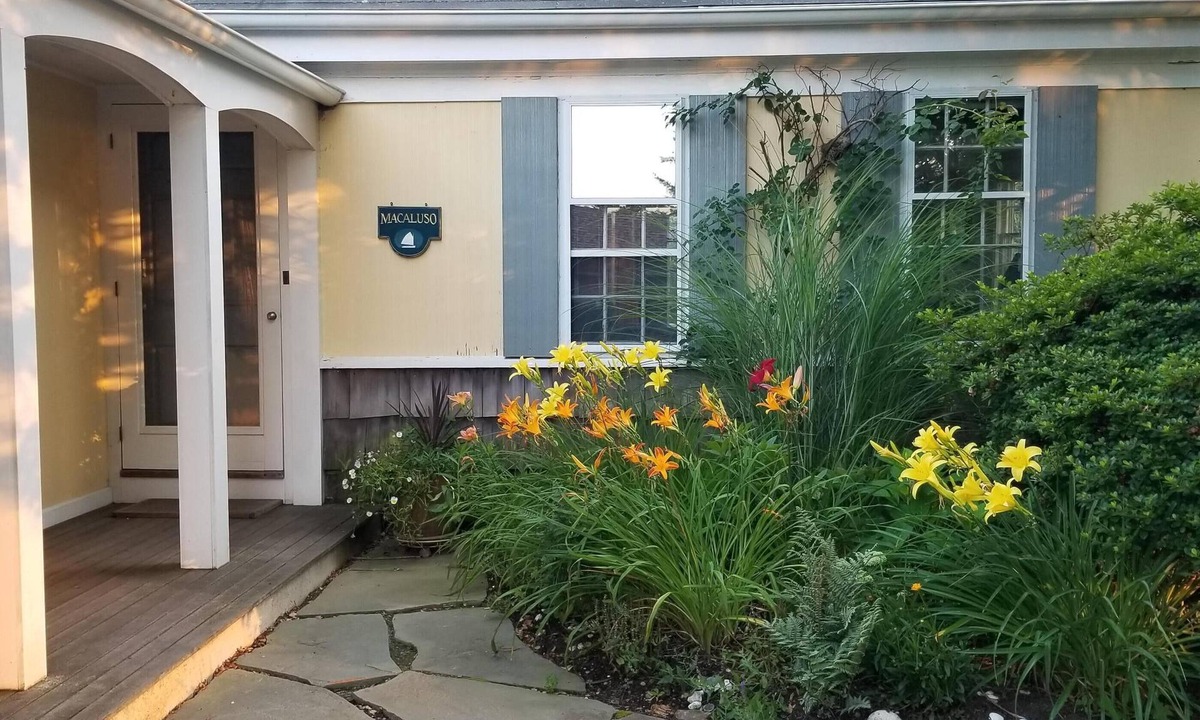 Falmouth House | Enjoy the Sunset Over Salt Pond. Walk to Beach. Pets welcome. Kayaks/SUP/Bikes
