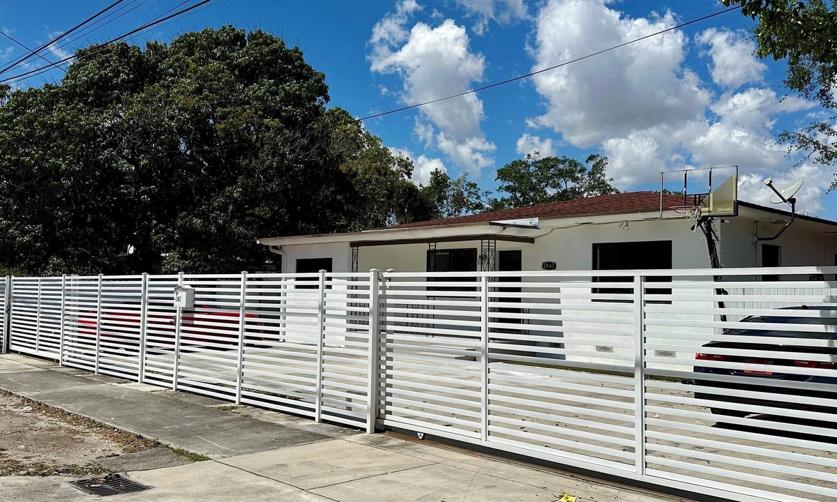 West Little River Apartment | Enjoyable 2-bedroom apartment with AC in vibrant Miami