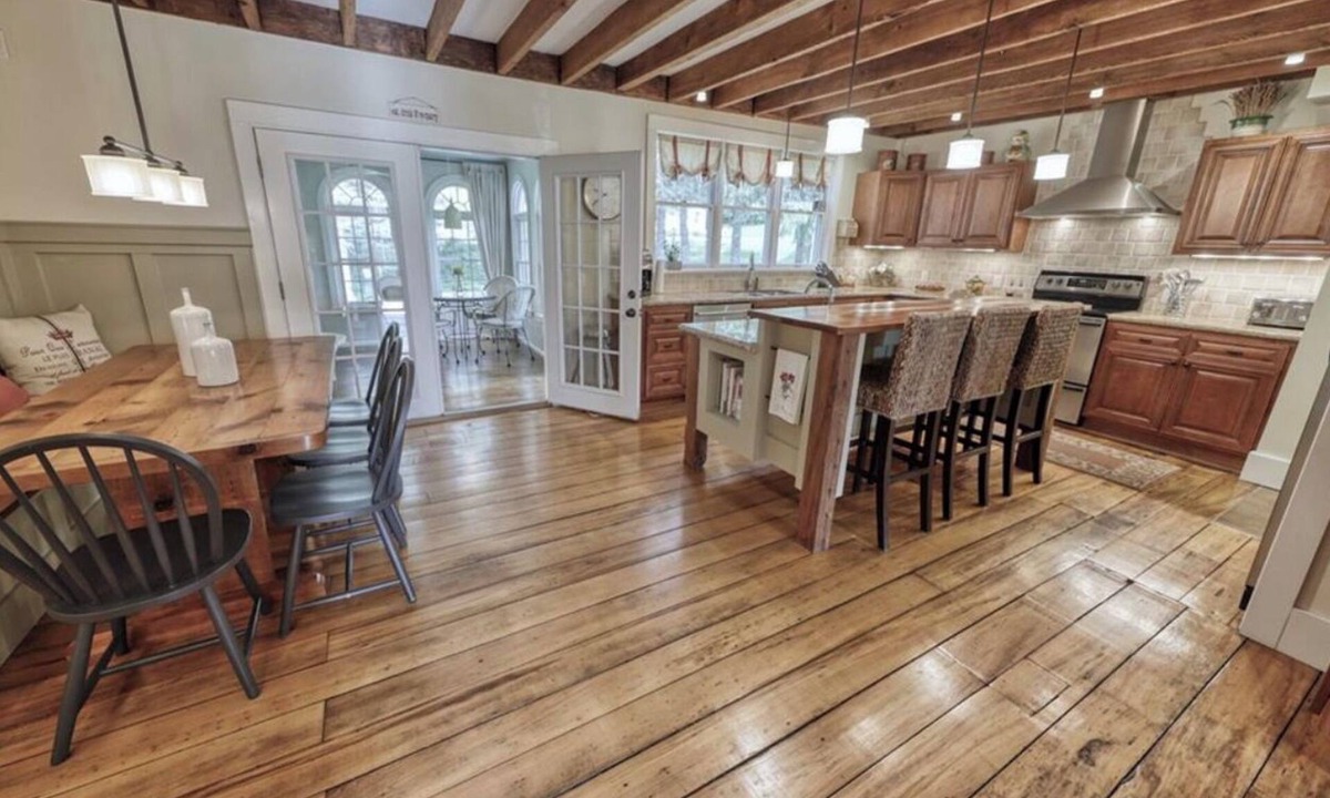 Collins Center House | Entertain in this 4 bedroom farmhouse with hot tub