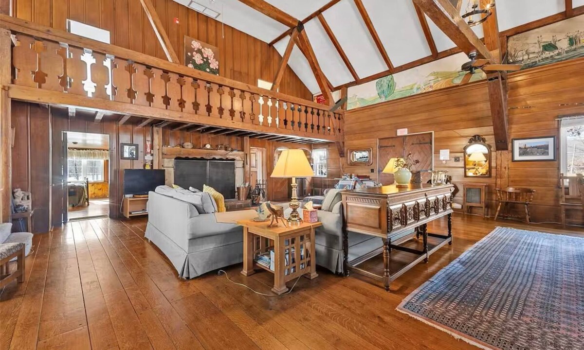 Mountainville House | Entire 4-bedroom vacation lodge in Mountanville, New York.
