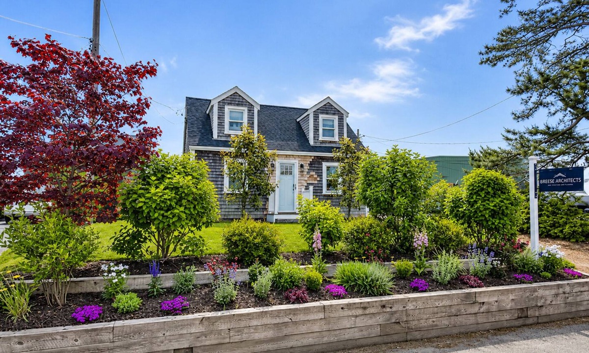Tisbury Cottage | Entire cottage, walk to/from ferry & downtown, newly renovated, parking on site