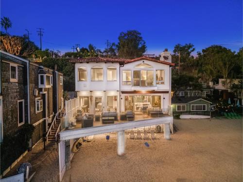 Central Malibu Villa | Escondido Escape