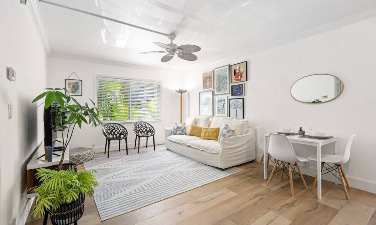 Hendricks and Venice Isles Apartment | Espectacular Location on Las Olas Isle – Near Beach