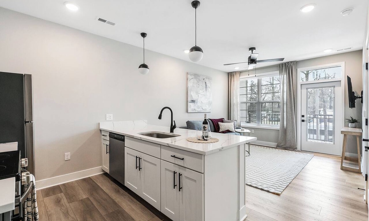 North Chesterfield Apartment | Evelyn 213 - Quaint 1BR in Forest Hill with 5-star finishes and new amenities