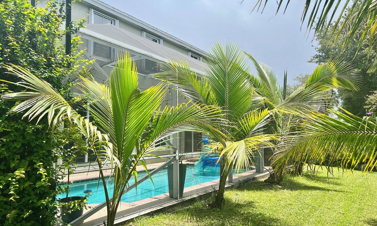 Pembroke Pines House | Everglades pool home near major highways and hospitals