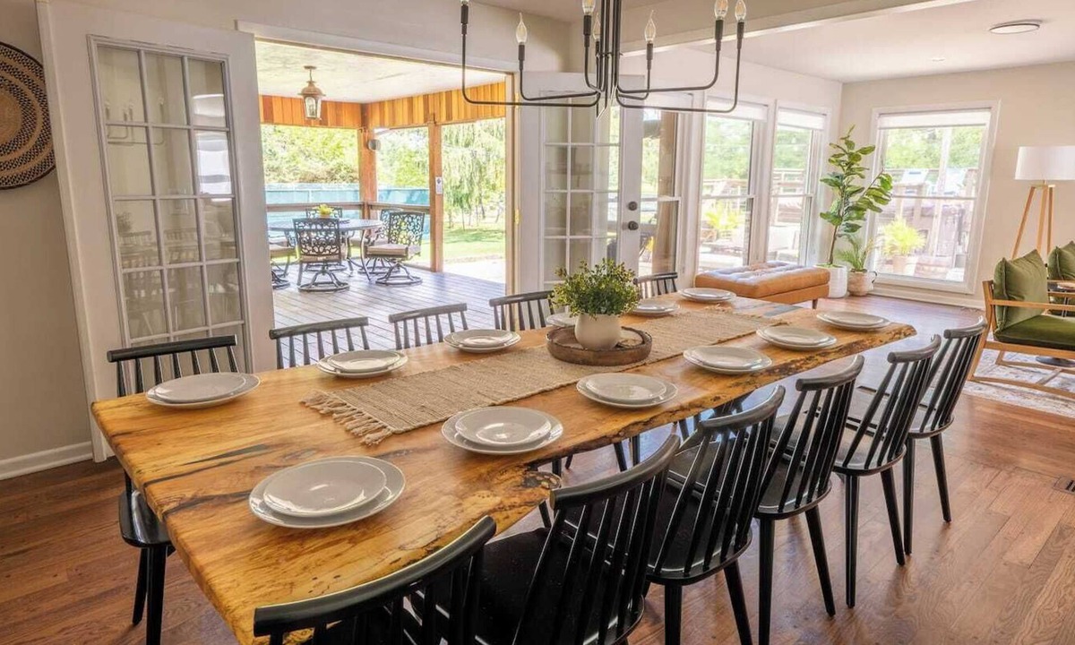Ravenna House | Evergreen Retreat | 15 Guests | Theater | Rock Wall | Hot Tub | Fenced Yard | Sports Court | Sauna