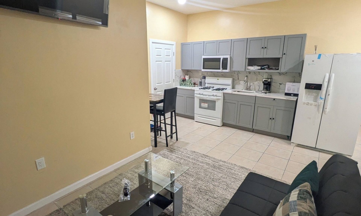 Forest Hill Condo | Excellent 4-bedroom condo with AC in vibrant Newark