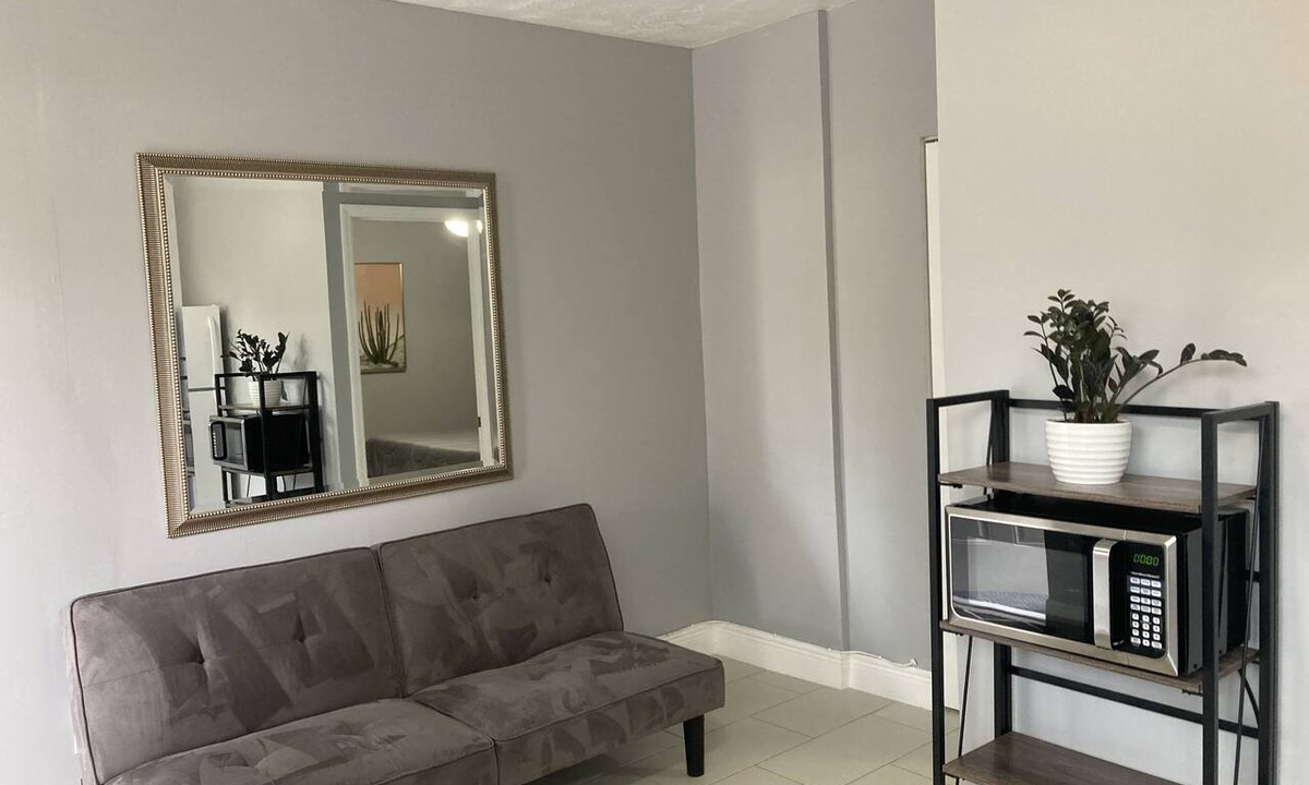 Pembroke Pines Apartment | Excellent Studio Centraly Located