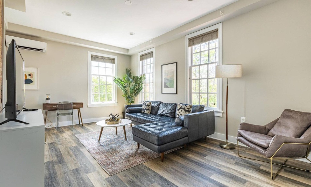 Jefferson Manor Apartment | Exceptional Alexandria West 2BR w/W/D, nr Dining, by Blueground