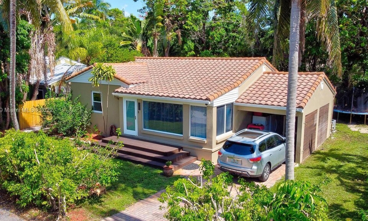Lake Ridge House | Exceptional Home 8 minutes from the Beach and all the Ft. Lauderdale Action!